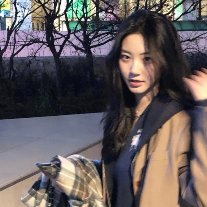 红衣小女孩